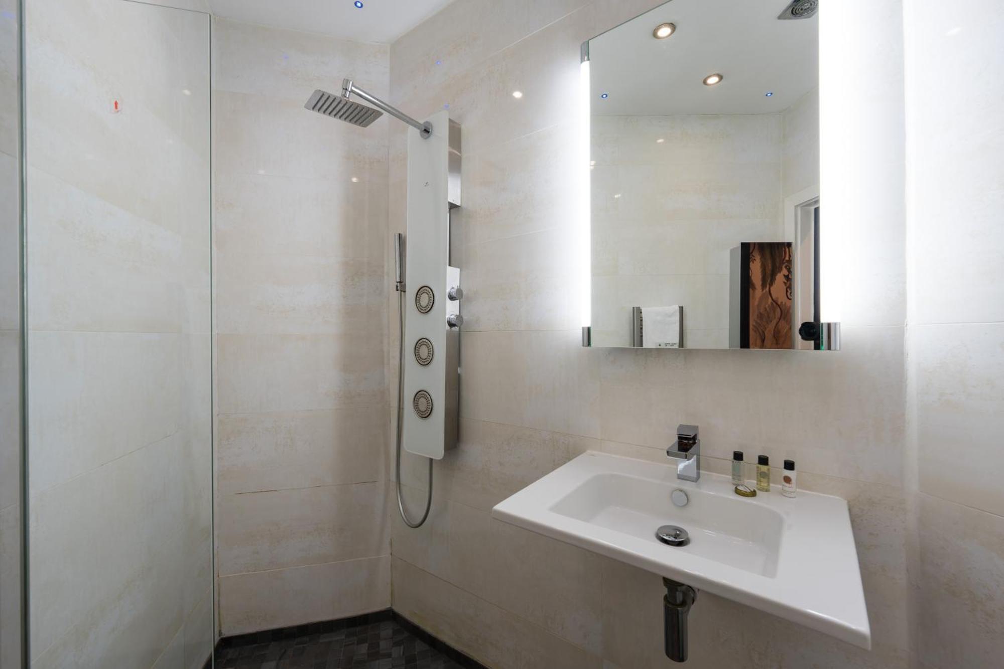 City Retreat, Spacious 4 Bed House, Games Room, Parking, Hot Tub & Bbq Cardiff Exteriér fotografie