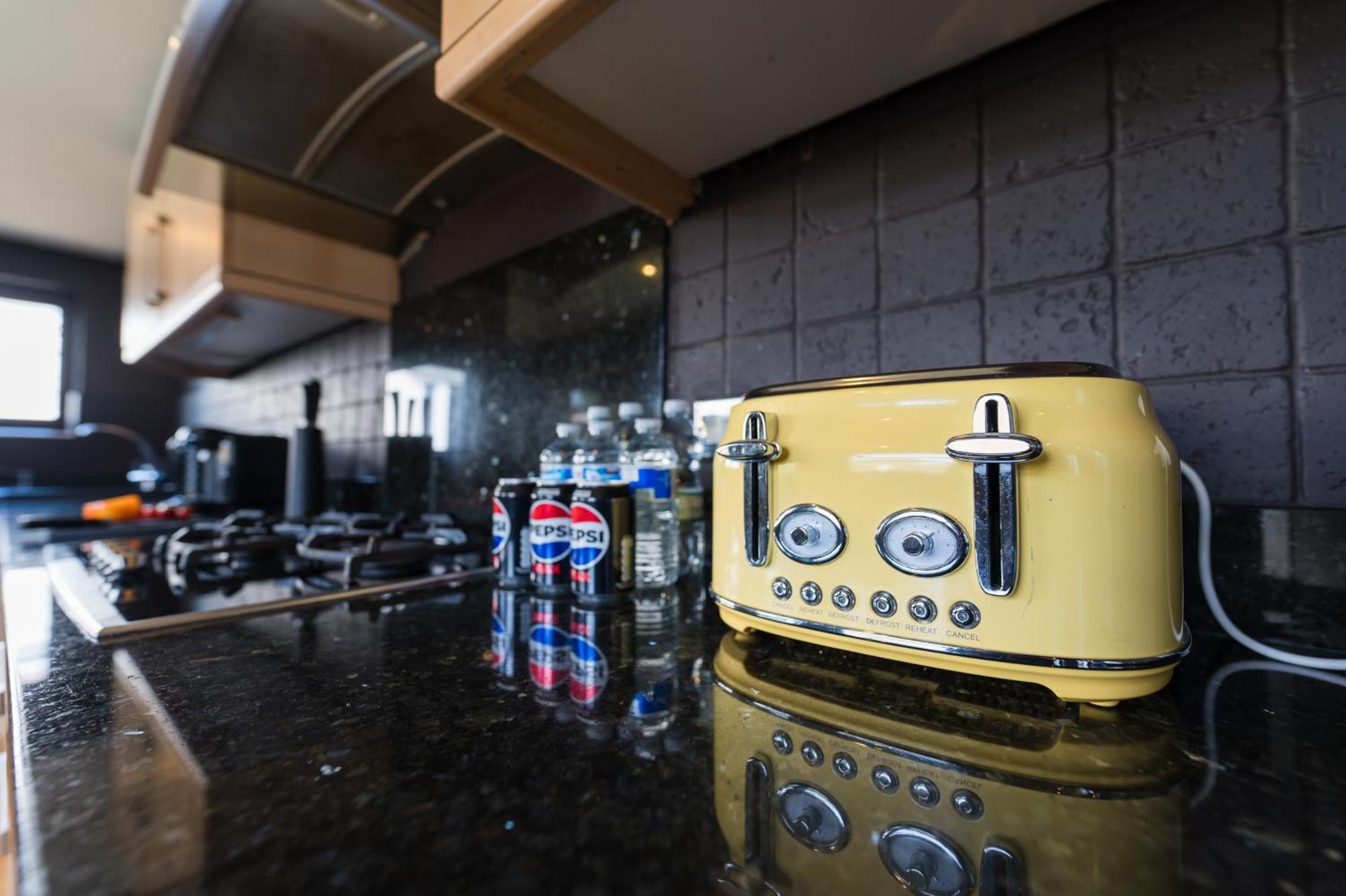 City Retreat, Spacious 4 Bed House, Games Room, Parking, Hot Tub & Bbq Cardiff Exteriér fotografie