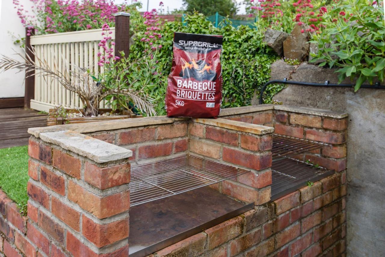 City Retreat, Spacious 4 Bed House, Games Room, Parking, Hot Tub & Bbq Cardiff Exteriér fotografie
